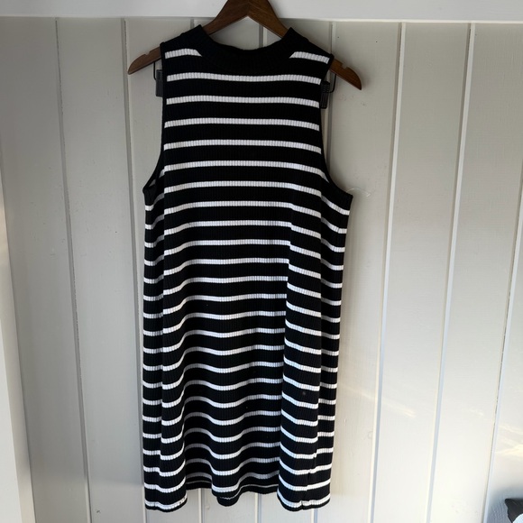 Old Navy Dresses & Skirts - NWOT Black and White Striped Sleeveless Dress, Size XXL